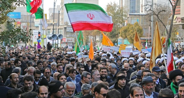 الحرس الثوري الإيراني يشيد بالقضاء السريع على “مثيري الشغب”