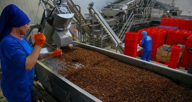 China's tariffs on US boost demand for Turkish raisins