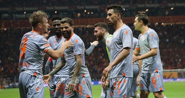 Başakşehir takes 1-point lead in Turkey after win at Galatasaray