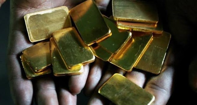 Gold prices fall sharply back to August figures