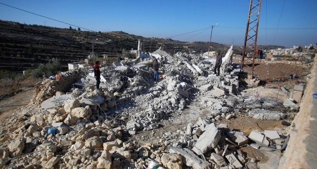 Israel destroys 4 homes of Palestinian prisoners in occupied West Bank