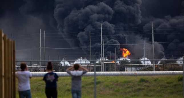 Texas chemical fire rages for second day, 60,000 people evacuated