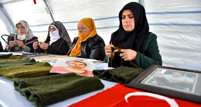 Kurdish mothers knit scarves to support Turkish soldiers