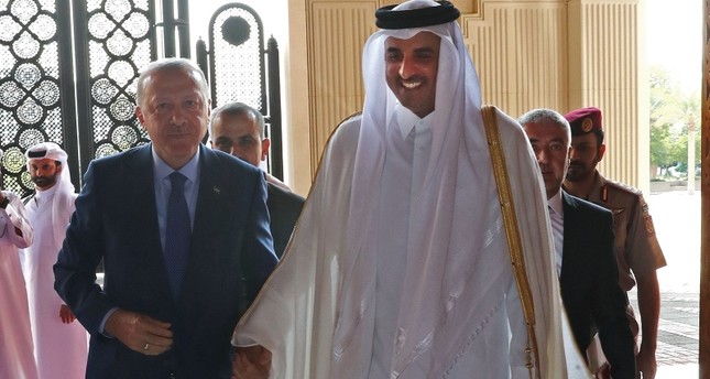 أمير قطر يستقبل أردوغان في الدوحة ويعقد معه اجتماعاً مغلقاً