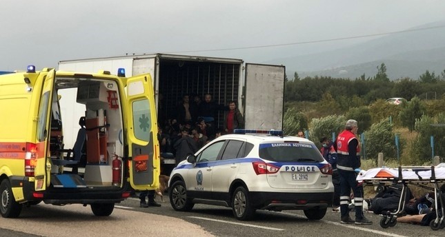 العثور على 41 مهاجراً داخل شاحنة تبريد في اليونان