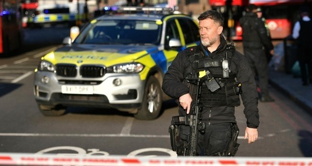 الشرطة البريطانية تعلن مقتل منفذ حادثة الطعن قرب جسر لندن