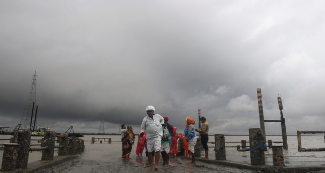 300,000 evacuated as Cyclone Bulbul heads toward Bangladesh