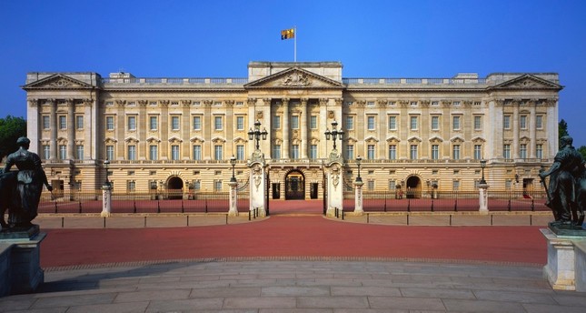 Abandoned car prompts police alert near Buckingham Palace