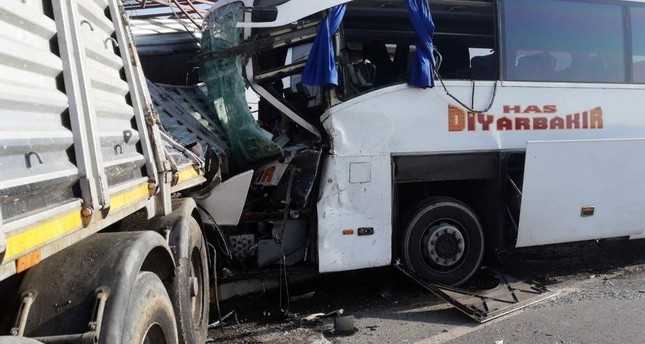 2 killed, 22 injured after bus collides with truck in Turkey's…