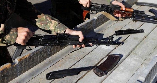 Russian schoolchildren learn to assemble AK-47 rifles to mark…