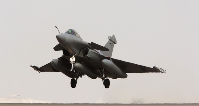 فرنسا تقول إنها استهدفت بغارات جوية أنفاقاً ومخابىء لداعش في العراق