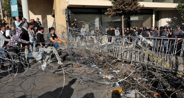 Protesters block Lebanon parliament, postponing session