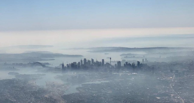 Australian bushfire smoke shrouds Sydney's skyline