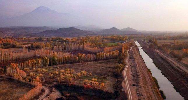 Autumn glamour mesmerizes on Mount Ağrı