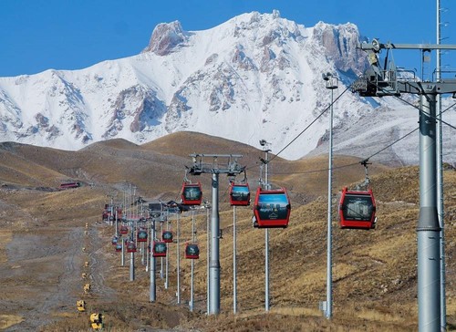 Although ski season has yet to open in Kayseri's Erciyes, there are still numerous other ways to explore the rugged mountains. (AA Photo)