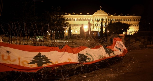 الاحتجاجات متواصلة في لبنان ونواب يقاطعون جلسة اليوم