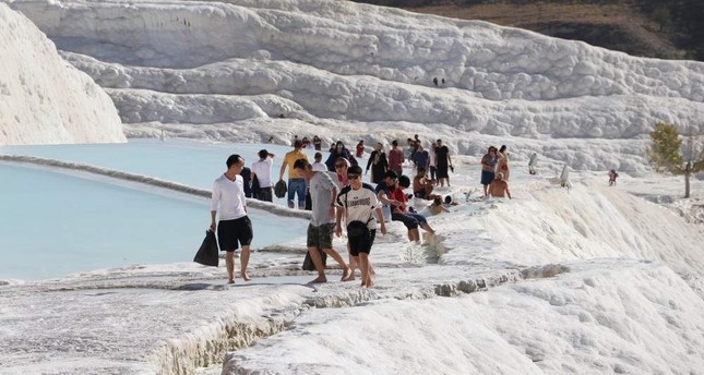 Travertine paradise Pamukkale welcomes 2.3M visitors in 10 months