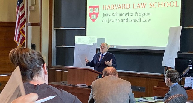 طلاب كلية الحقوق بجامعة هارفارد يقاطعون كلمة للقنصل الإسرائيلي