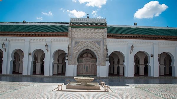 قصة نجاح في المغرب.. أستاذ جامعي يصنع من الطلبة كتّابا ومفكرين