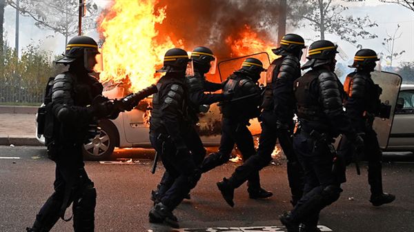Yellow vest protestors hit French streets for 54 week