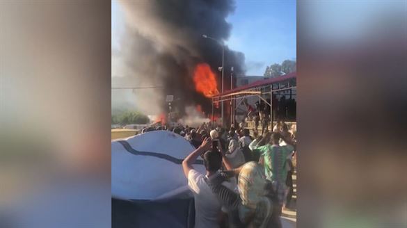 Yunanistan'da mülteci kampında yangın: 2 ölü