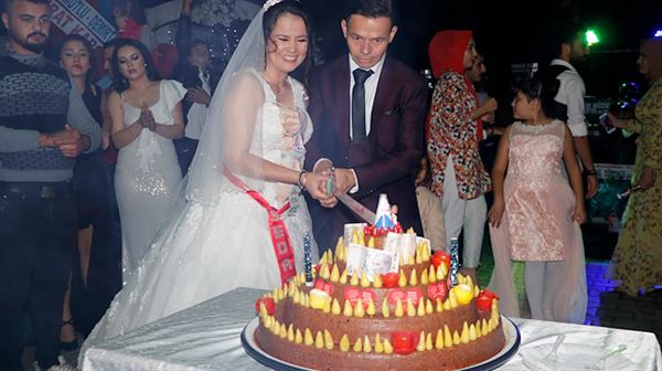 'الكبة النية' بدل 'الكعكة' في حفل زفاف تركي