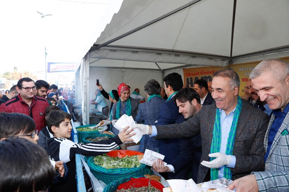 Sultangazi’de 5 ton hamsi dağıtıldı: Sırada cağ kebabı ve çiğköfte var