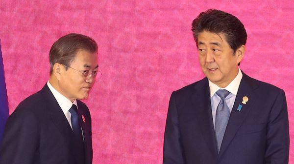 Moon, Abe back dialogue to resolve S.Korea-Japan dispute