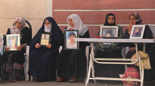 Mothers’ sit-in against YPG/PKK enters 79th day in Turkey