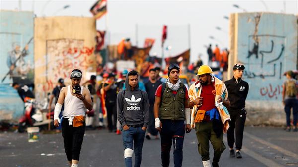 Iraqi protesters block vital roads, bridges in Baghdad