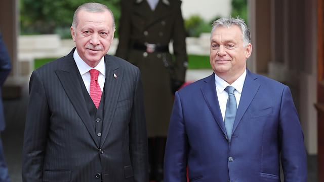 Cumhurbaşkanı Erdoğan, Macaristan'da resmi törenle karşılandı