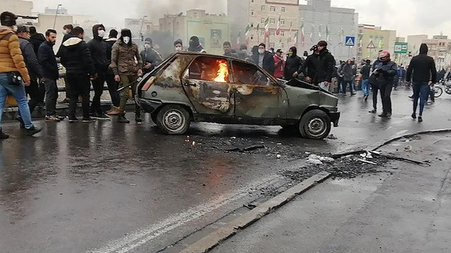 İran'da bin 80 noktada gösteri: Bin kişi gözaltına alındı