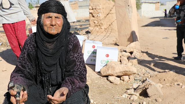 Tel Abyad ve Rasulayn’da 2 bin aileye yardım eli: Gıda kolisi ulaştırıldı