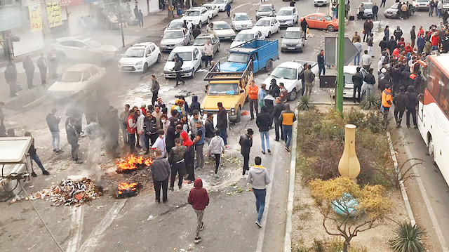 İran'da bin 80 noktada gösteri: Bin kişi gözaltına alındı