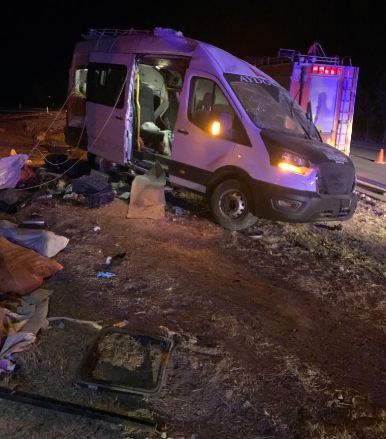 Yozgat'ta minibüs refüje devrildi: Şoför dahil 16 yaralı