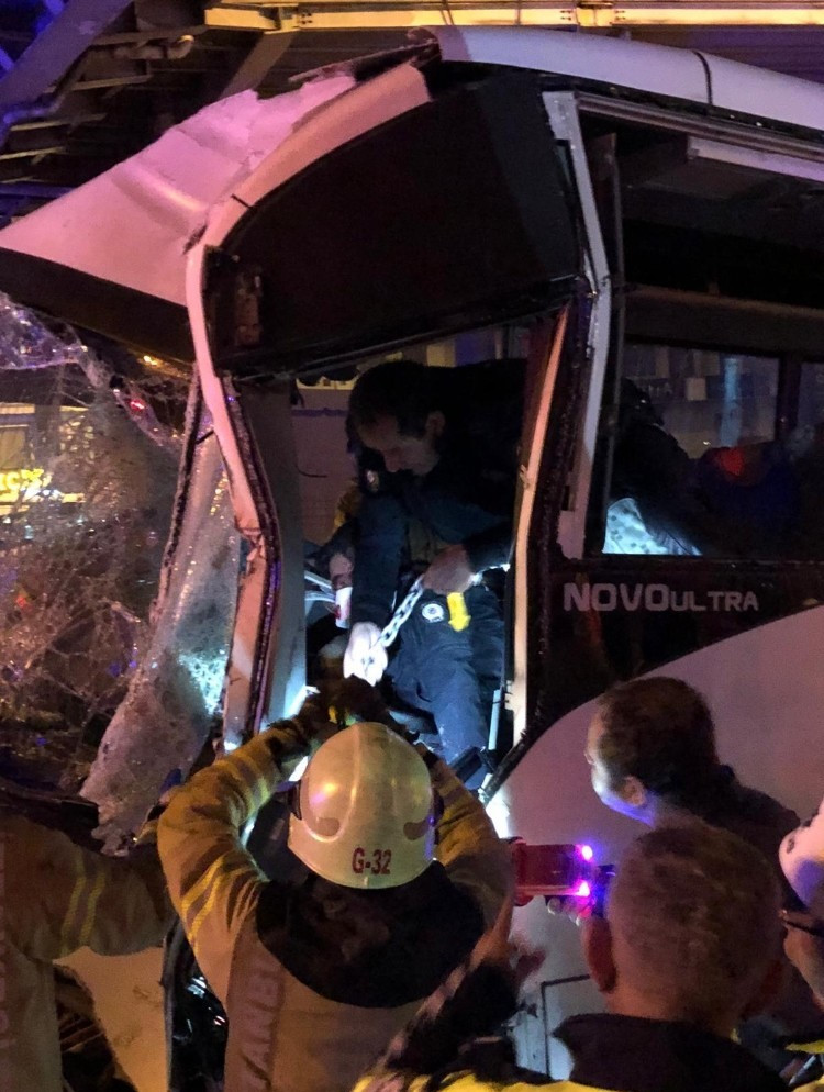 Polislerimizi taşıyan midibüs kaza yaptı: 3 polisimiz ağır yaralı