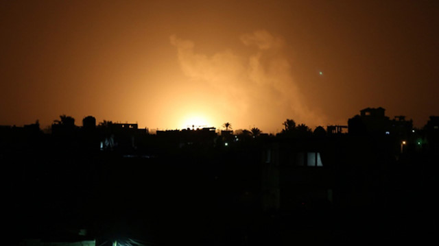İşgalci İsrail Gazze'yi vurdu