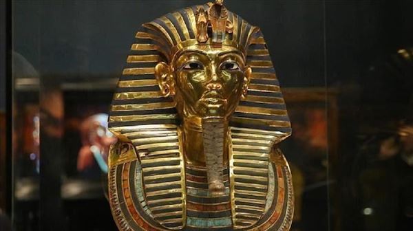 مصر.. مقتنيات الفرعون الذهبي تُعود إلى بريطانيا بعد 12 عامًا