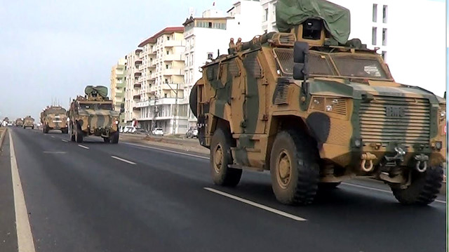 Sınırın sıfır noktasında TSK'nın askeri araç hareketliliği devam ediyor