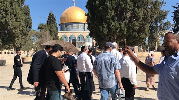 Jewish settlers storm Hebron’s Ibrahimi mosque