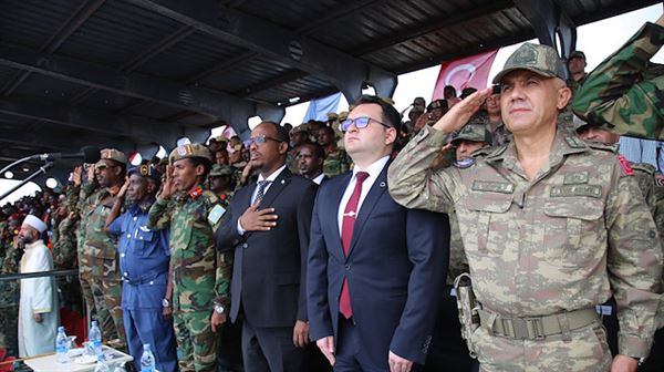 الصومال تشهد تخريج دفعة المشاة الثالثة من مركز التدريب التركي