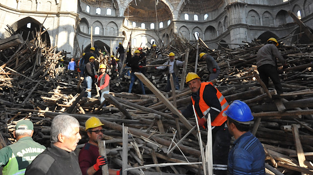 Gaziantep'te cami inşaatında çöken iskelenin altında kalan mühendise…