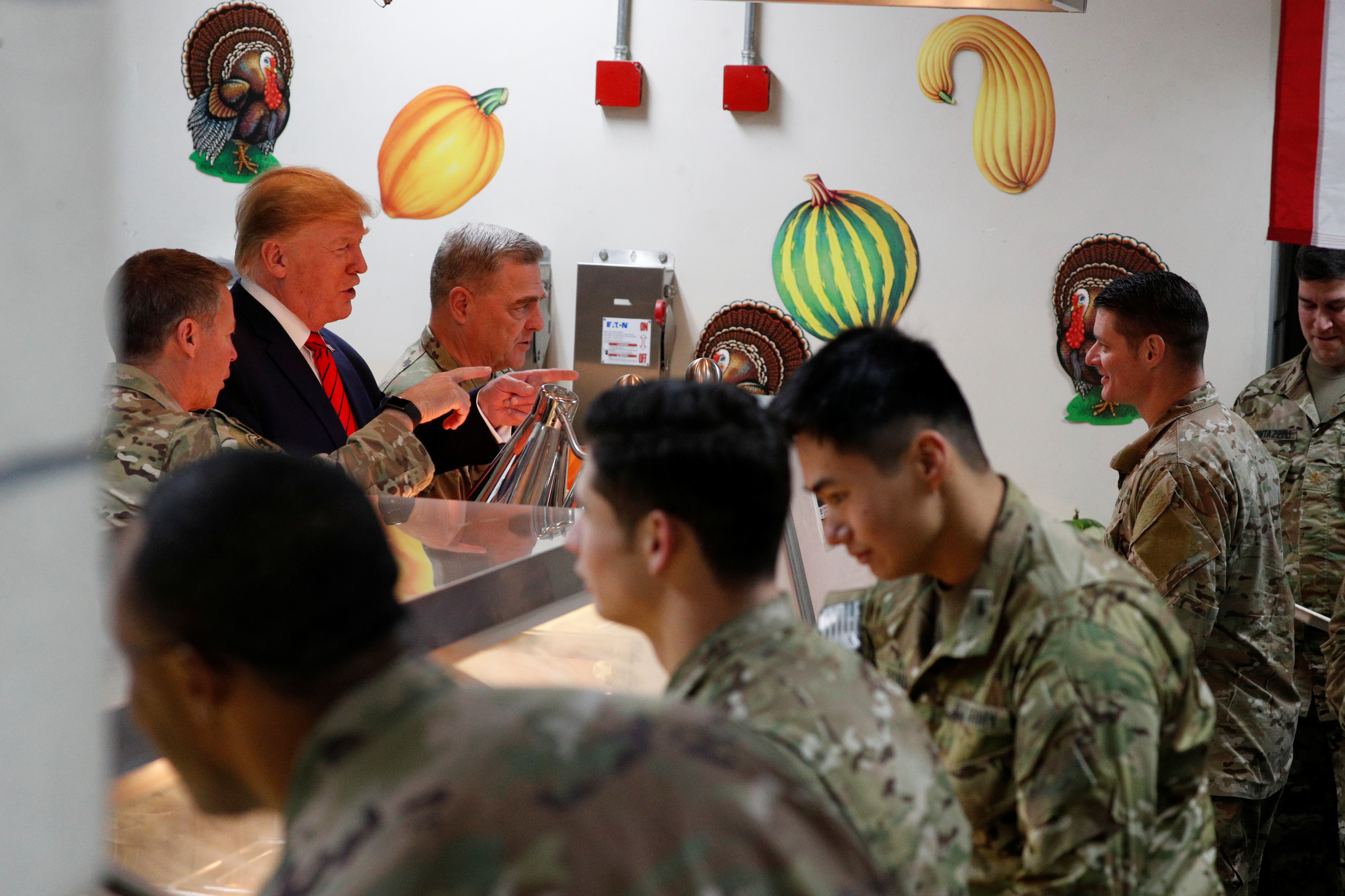 Trump 'Şükran Günü' nedeniyle Afganistan'daki ABD askerlerini ziyaret…