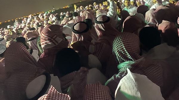 حشود كبيرة تشيع جثمان داعية سعودي توفي في السجن (شاهد)