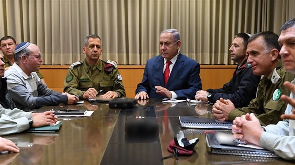 قصف غزة.. نتنياهو يجري مشاورات مع قادة الجيش والأمن