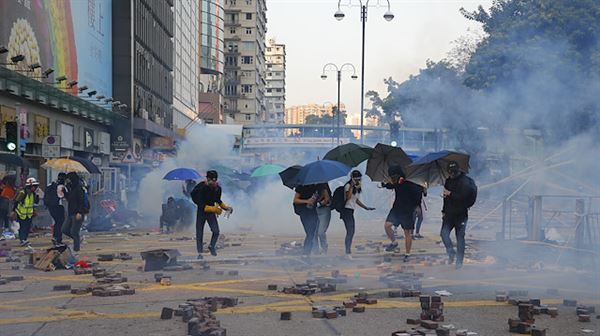 EU calls for restraint in Hong Kong