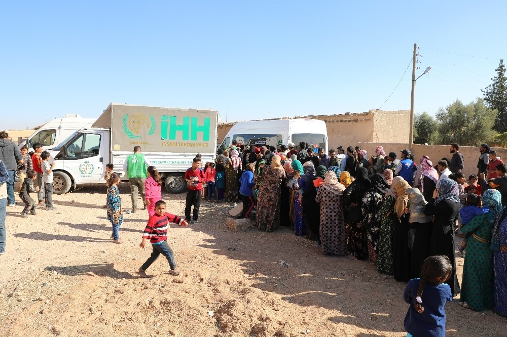Tel Abyad ve Rasulayn’da 2 bin aileye yardım eli: Gıda kolisi…