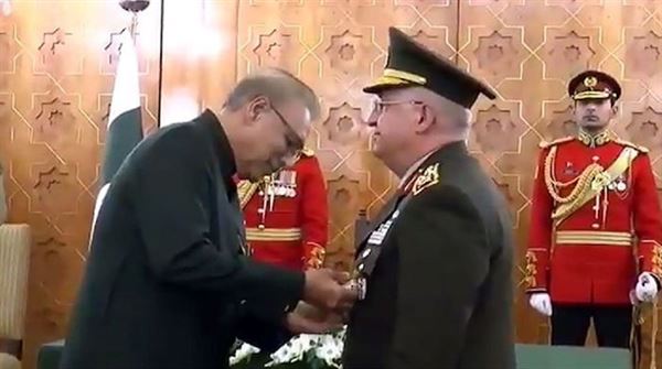 Pakistan confers medal on Turkish military chief
