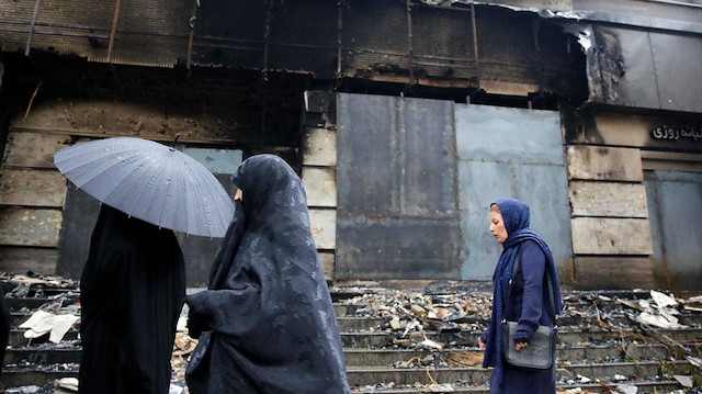 İran'daki gösterilerde 900'den fazla banka şubesinin zarar gördüğü iddia edildi