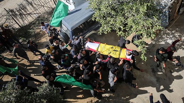 فلسطينيون يشيعون جثمان فتى قتل برصاص إسرائيلي جنوبي غزة